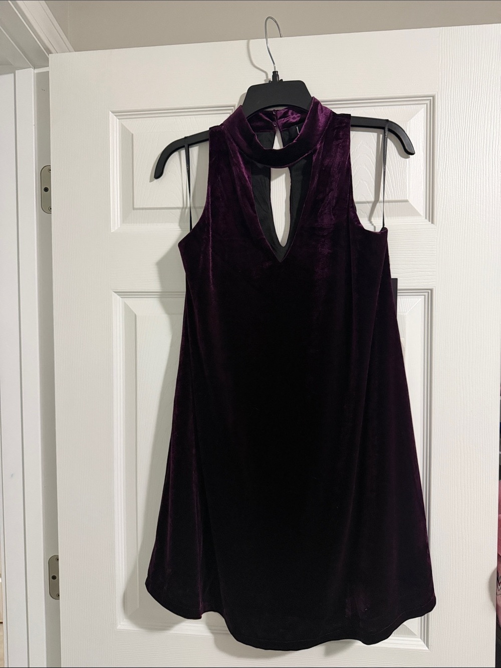 Lulu’s Sleeveless Velvet Keyhole Shift Dress - Deep Plum